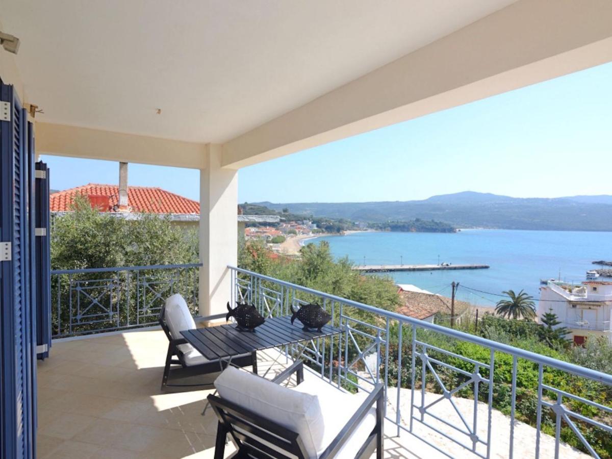 Beautiful Villa In Finikounda Near The Seabeach Exterior foto